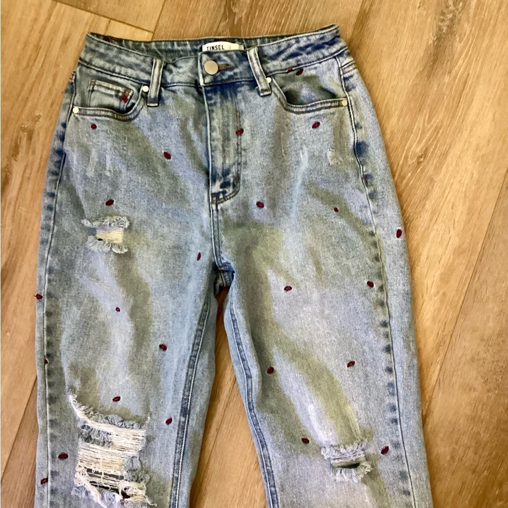 Tinsel Women’s Distressed Jeans With Embroidered Lips Size 26 High Waisted - Picture 3 of 10